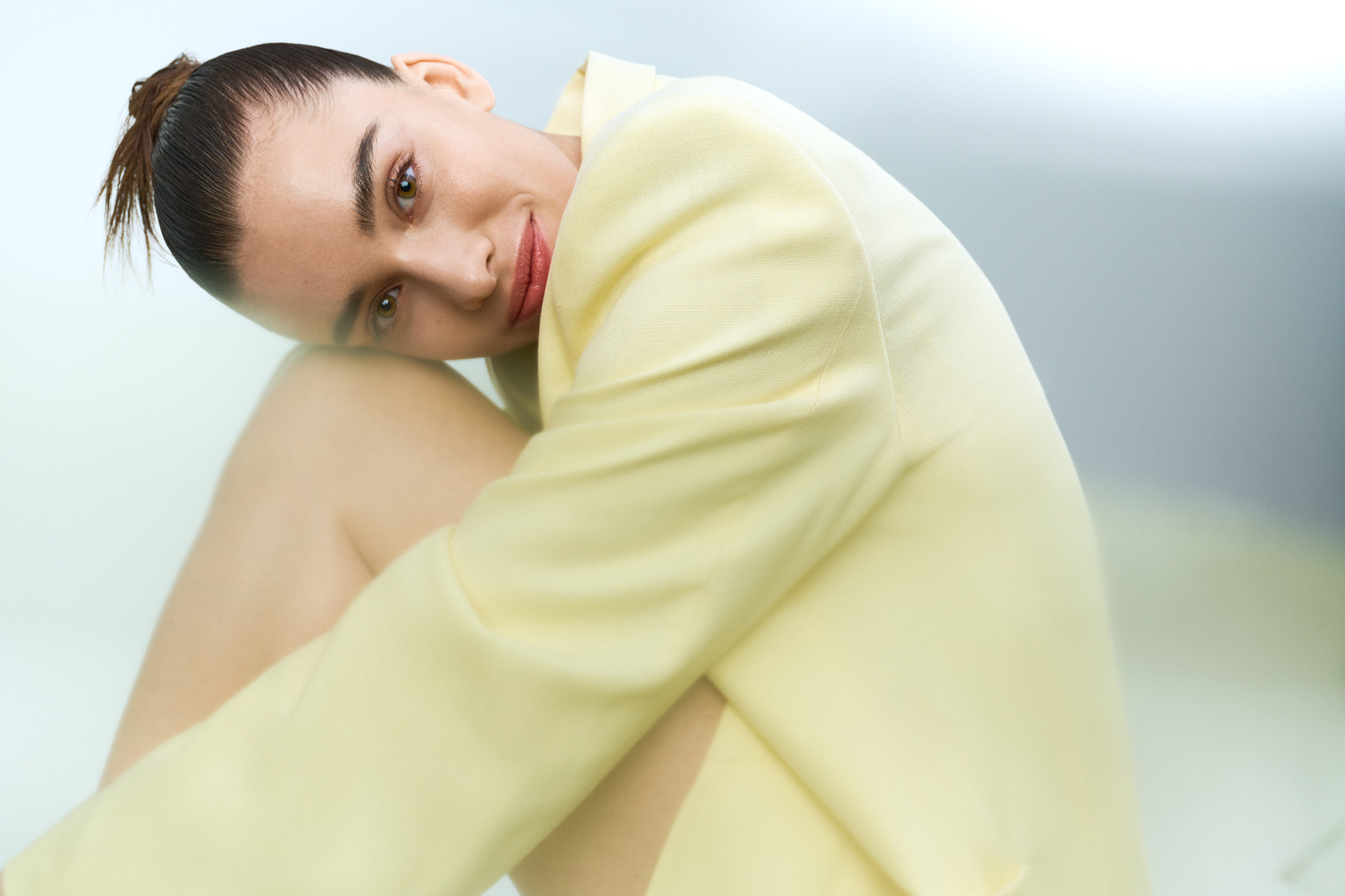 Model met slicked back haar look