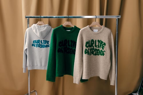 OLAF truien op hangers voor gordijn