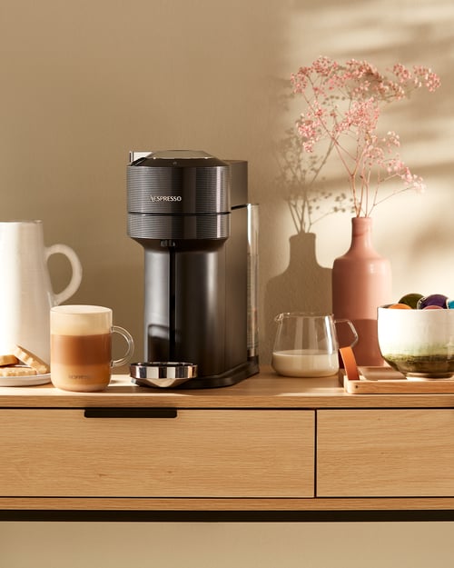 Zwarte Nespresso koffiemachine