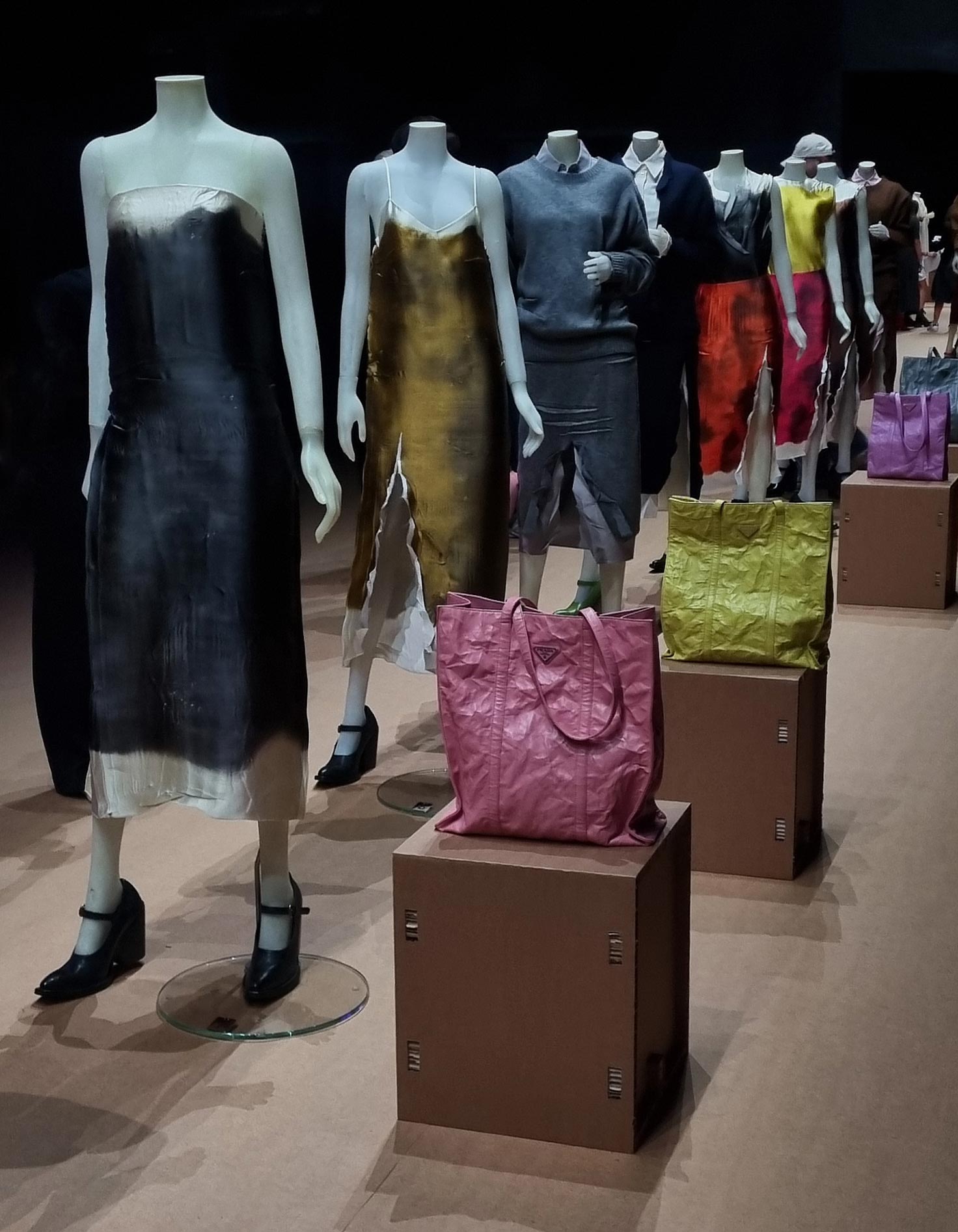 prada showroom collectie lente zomer 2023