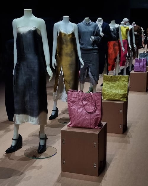 prada showroom collectie lente zomer 2023
